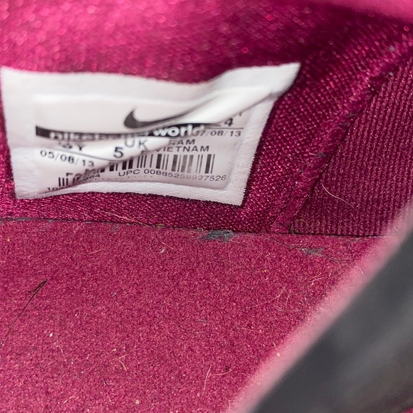 Nike Kds Sneakers - Picture 3 of 3